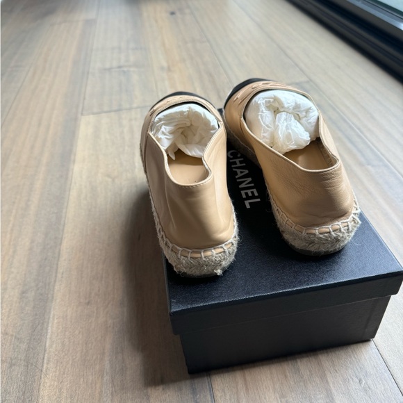 Chanel Lambskin CC Espadrilles Size 39 - Picture 2 of 11